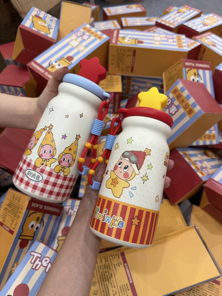 Bình giữ nhiệt Twinkle Twinkle 500ml 2 màu đỏ, xanh