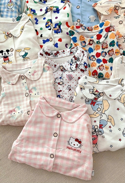 Bộ Pyjama Qibao màu be nhân vật Mickey Donald