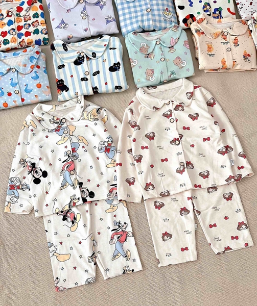 Bộ Pyjama Qibao trắng hình bé gái tóc nâu nơ đỏ
