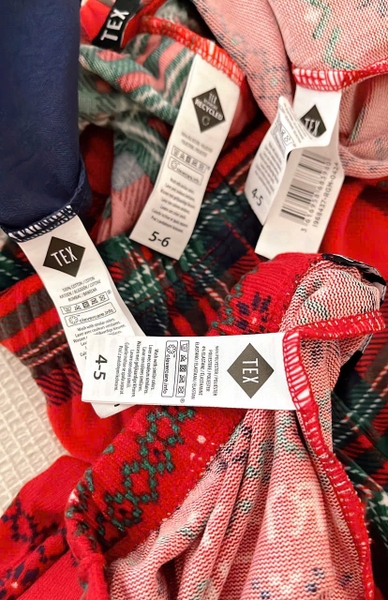 Bộ pyjama TEX họa tiết Noel 2 mẫu đỏ, xanh