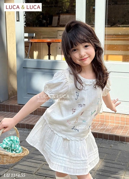 Bộ áo trắng thêu chữ kèm chân váy ren thô Luca&Luca