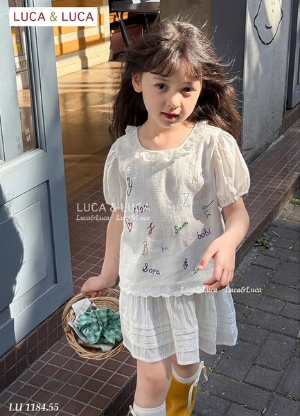 Bộ áo trắng thêu chữ kèm chân váy ren thô Luca&Luca