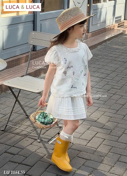 Bộ áo trắng thêu chữ kèm chân váy ren thô Luca&Luca