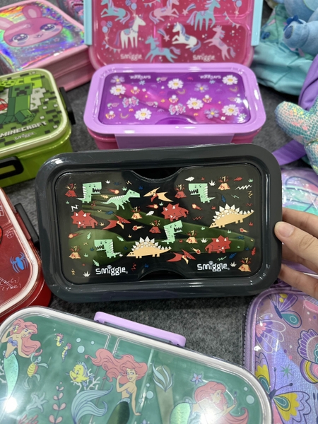 Hộp đựng cơm 2 KHAY KÈM THÌA DĨA Smiggle BPA Free cho bé