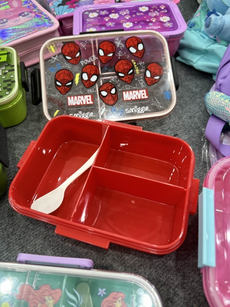 Hộp đựng cơm 3 NGĂN Smiggle BPA Free cho bé
