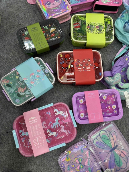 Hộp đựng cơm 2 KHAY KÈM THÌA DĨA Smiggle BPA Free cho bé