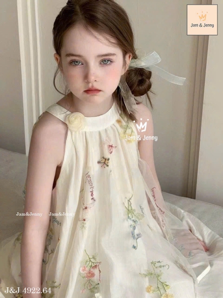 Váy voan nàng thơ cổ yếm thêu hoa màu be Jam&Jenny