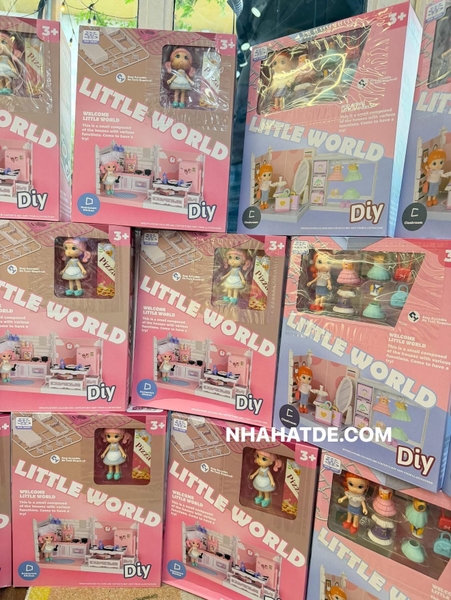 Hộp nhà búp bê Little World 2 màu xanh, hồng