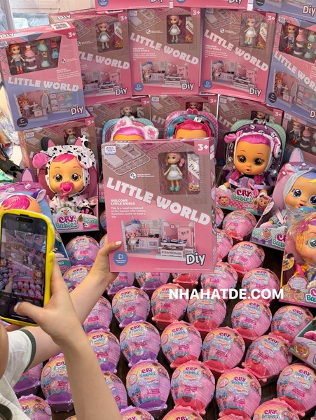 Hộp nhà búp bê Little World 2 màu xanh, hồng