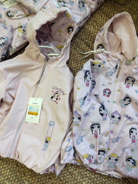 Áo khoác gió 2 mặt hoạ tiết bé gái Yuy girl màu hồng