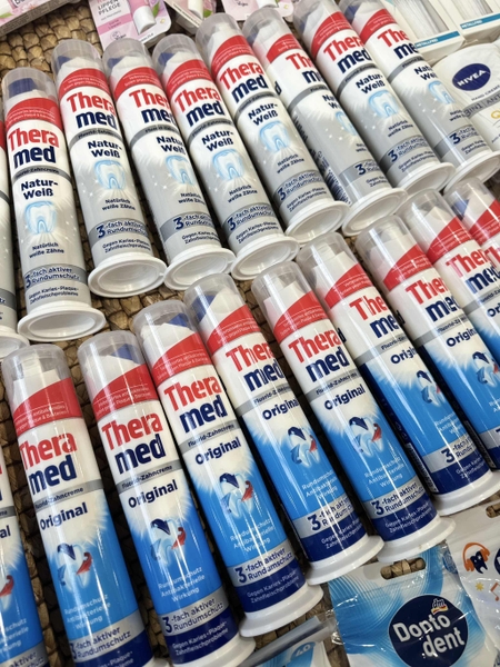 Kem đánh răng ống THERAMED 100ml 2 màu