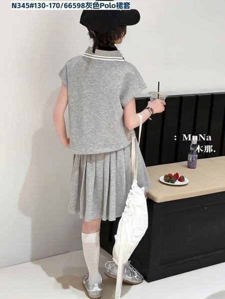 Bộ polo ALO Munaya chân váy xếp ly màu ghi
