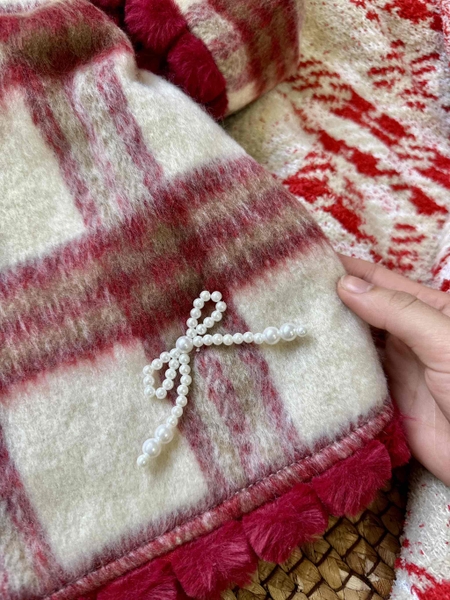 Set váy dạ kẻ đỏ đính nơ cho bé