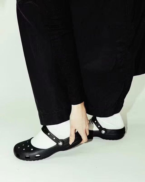 Dép crocs 5 màu nâu trà sữa, be, trắng, đen, da beo cho nữ