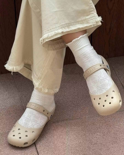 Dép crocs 5 màu nâu trà sữa, be, trắng, đen, da beo cho nữ