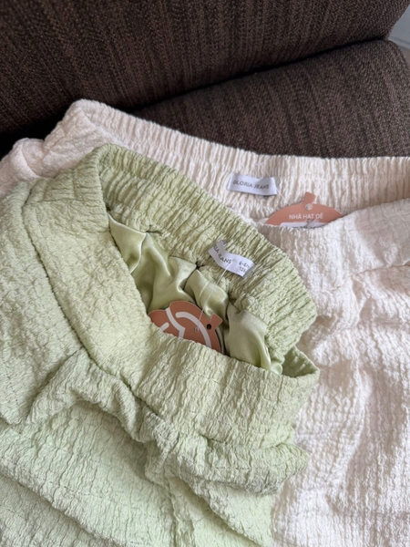 Quần sooc thô cho mẹ và bé lớn Gloria Jeans 2 màu trắng, xanh cốm