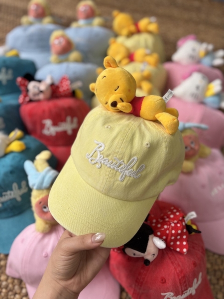 Mũ lưỡi trai gắn gấu bông hoạt hình các màu Hello Kitty, Twinkle, Pooh, Minnie