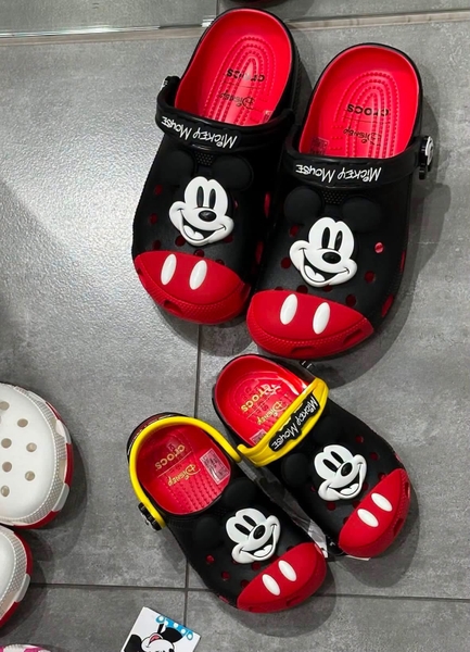 Dép sục crocs MICKEY đỏ đen cho MẸ&BÉ