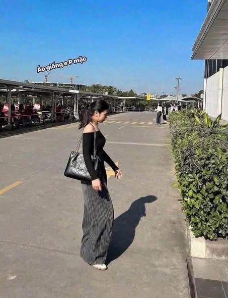 Áo thun lệch vai Moses Queen dài tay 8 màu cho nữ