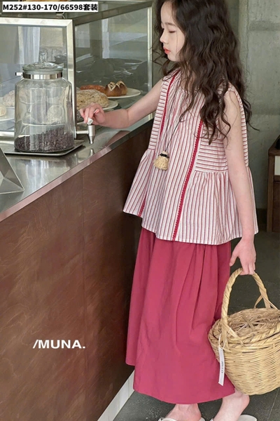 Bộ áo kẻ sát nách Munaya Studio quần lửng ống rộng 2 màu Đỏ và Xám