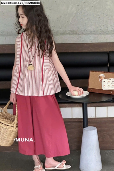 Bộ áo kẻ sát nách Munaya Studio quần lửng ống rộng 2 màu Đỏ và Xám