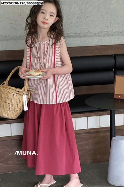 Bộ áo kẻ sát nách Munaya Studio quần lửng ống rộng 2 màu Đỏ và Xám