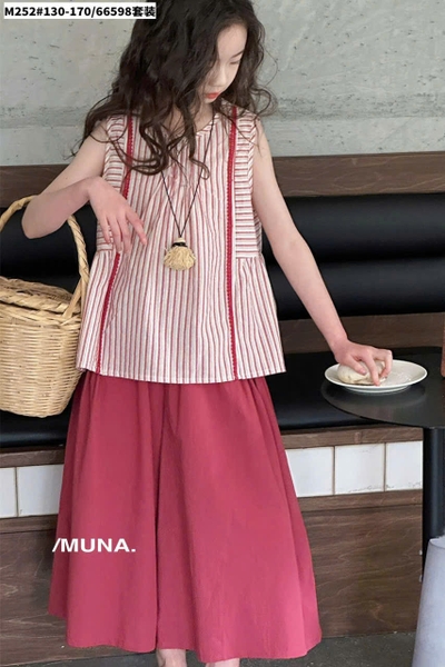 Bộ áo kẻ sát nách Munaya Studio quần lửng ống rộng 2 màu Đỏ và Xám