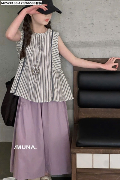 Bộ áo kẻ sát nách Munaya Studio quần lửng ống rộng 2 màu Đỏ và Xám