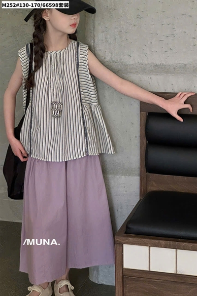 Bộ áo kẻ sát nách Munaya Studio quần lửng ống rộng 2 màu Đỏ và Xám