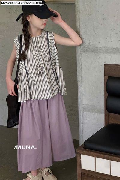 Bộ áo kẻ sát nách Munaya Studio quần lửng ống rộng 2 màu Đỏ và Xám