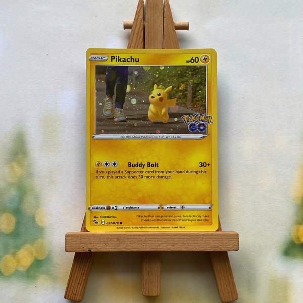 Thẻ hình Pokemon Pikachu 027/078 - Lá bài lẻ Pokemon GO Common Cosmos Holo tiếng Anh chính hãng
