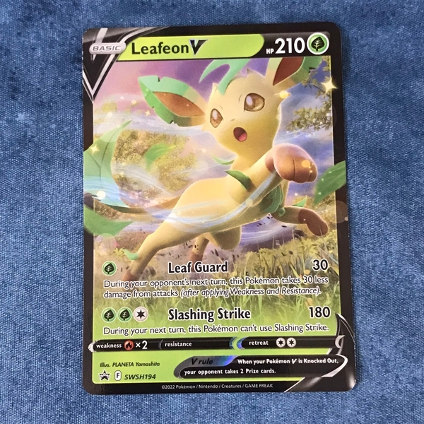 Thẻ hình Pokemon Leafeon V SWSH194 - Lá bài Sword & Shield Promo tiếng Anh chính hãng ảnh 2