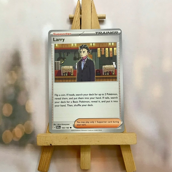 Thẻ hình Pokemon Larry 165/182 - Lá bài Scarlet & Violet: Paradox Rift Common Reverse Holo tiếng Anh chính hãng ảnh 4