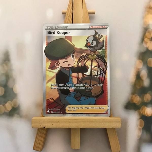 Thẻ hình Pokemon Bird Keeper 066/072 - Lá bài lẻ Full Art Ultra Rare tiếng Anh chính hãng ảnh 2