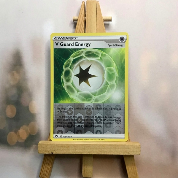 Thẻ hình Pokemon V Guard Energy 169/195 - Lá bài lẻ Silver Tempest Uncommon Reverse Holo tiếng Anh chính hãng
