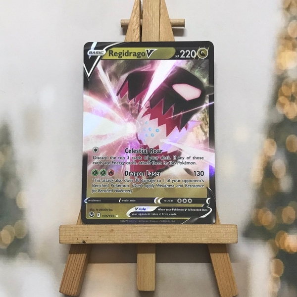 Thẻ hình Pokemon Regidrago V 135/195 - Lá bài lẻ Silver Tempest Ultra Rare tiếng Anh chính hãng