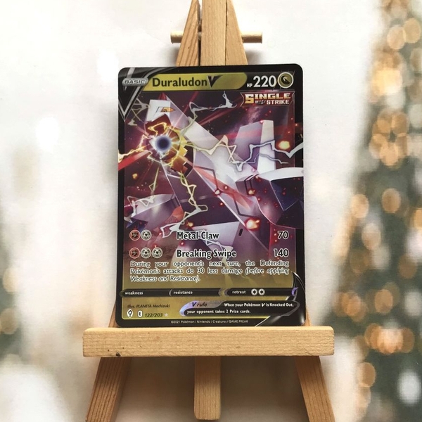 Thẻ hình Pokemon Duraludon V 122/203 - Lá bài lẻ Evolving Skies Ultra Rare tiếng Anh chính hãng