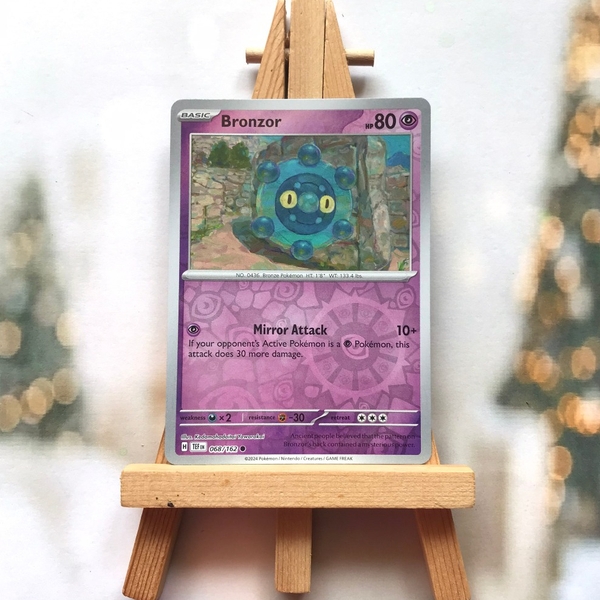 Thẻ hình Pokemon Bronzor 068/162 - Lá bài lẻ Temporal Forces Common Reverse Holo tiếng Anh chính hãng