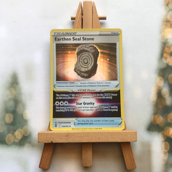 Thẻ hình Pokemon Earthen Seal Stone 154/195 - Lá bài lẻ Silver Tempest Holo Rare tiếng Anh chính hãng