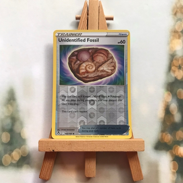 Thẻ hình Pokemon Unidentified Fossil 165/195 - Lá bài lẻ Silver Tempest Uncommon Reverse Holo tiếng Anh chính hãng ảnh 2