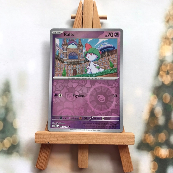 Thẻ hình Pokemon Ralts 084/198 - Lá bài lẻ Scarlet & Violet Base Set Common Reverse Holo tiếng Anh chính hãng