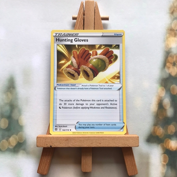 Thẻ hình Pokemon Hunting Gloves 142/172 - Lá bài Brilliant Stars Uncommon Reverse Holo tiếng Anh chính hãng