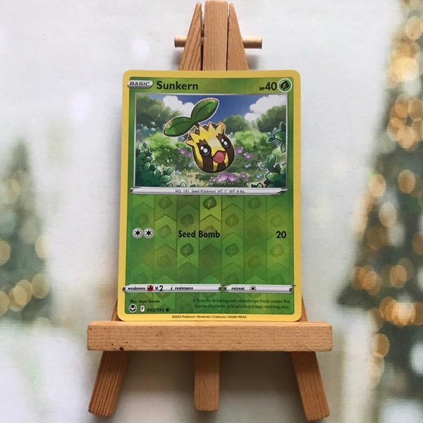 Thẻ hình Pokemon Sunkern 005/195 - Lá bài Sword & Shield: Silver Tempest Common Reverse Holo tiếng Anh chính hãng