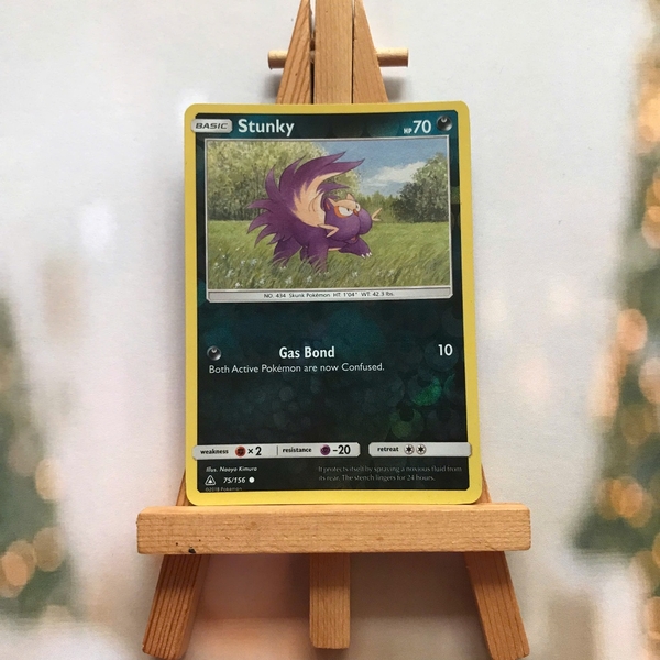 Thẻ hình Pokemon Stunky 75/156 - Lá bài lẻ Ultra Prism Common Reverse Holo tiếng Anh chính hãng