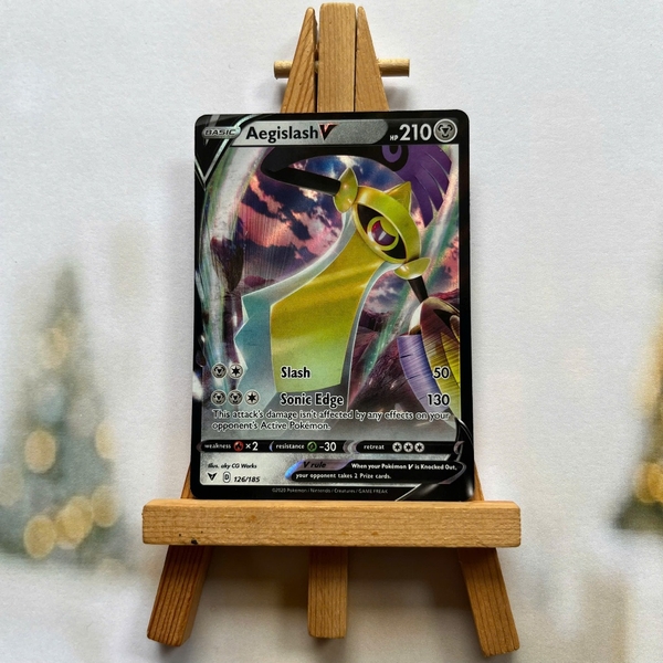 Thẻ hình Pokemon Aegislash V 126/185  - Lá bài Vivid Voltage Ultra Rare tiếng Anh chính hãng ảnh 2