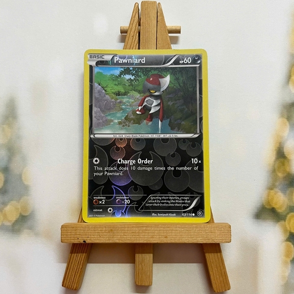Thẻ hình Pokemon Pawniard 63/114 - Lá bài lẻ XY Steam Siege Common Reverse Holo tiếng Anh chính hãng
