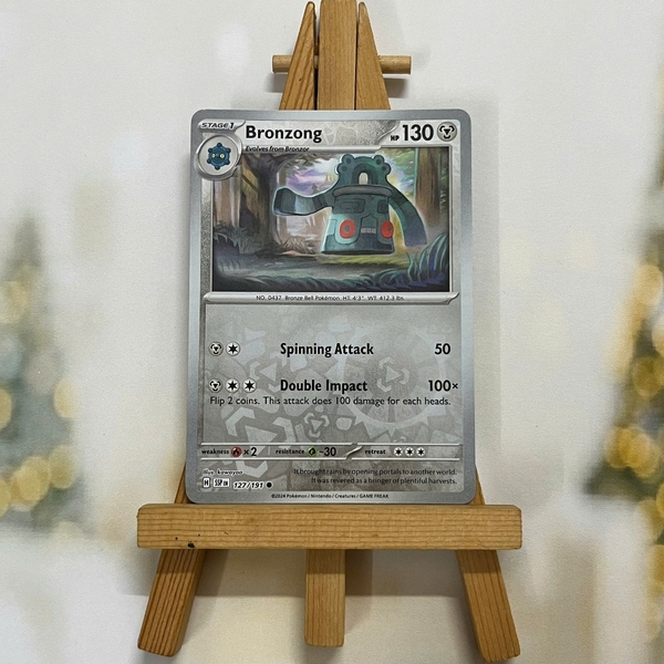 Thẻ hình Pokemon Bronzong 127/191 - Lá bài lẻ Surging Sparks Common Reverse Holo tiếng Anh chính hãng