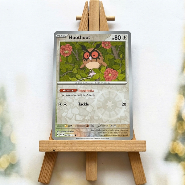 Thẻ hình Pokemon Hoothoot 077/131 - Lá bài lẻ Prismatic Evolutions Common Reverse Holo tiếng Anh chính hãng
