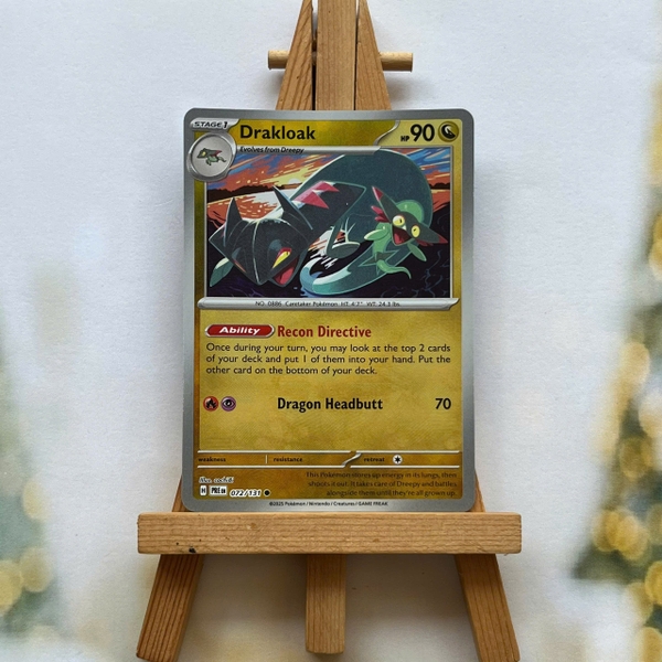 Thẻ hình Pokemon Drakloak 072/131 - Lá bài lẻ Prismatic Evolutions Common Reverse Holo tiếng Anh chính hãng ảnh 2