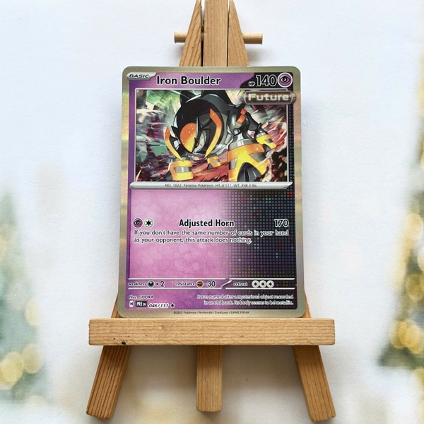 Thẻ hình Pokemon Iron Boulder 046/131 - Lá bài lẻ Prismatic Evolutions Rare Reverse Holo tiếng Anh chính hãng ảnh 2